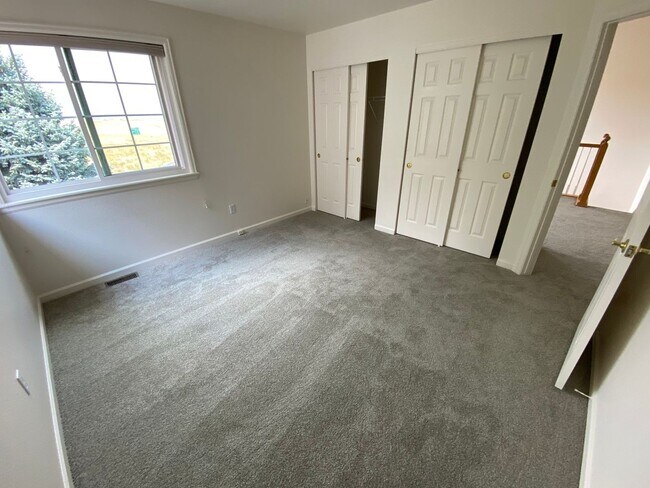 Building Photo - Great Highlands Ranch Home on the Golf Course!