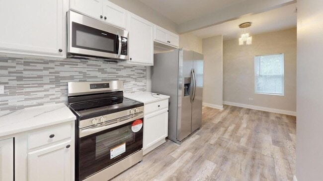 Building Photo - 1379 Roosevelt Pl
