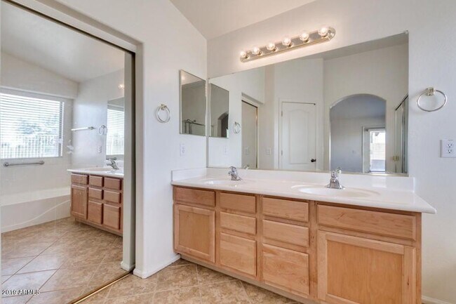 Building Photo - 42376 W Chisholm Dr