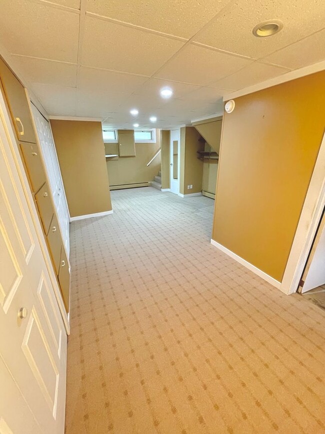 Building Photo - AVAILABLE AUGUST 18TH - Gorgeous 3 Bed 2 b...