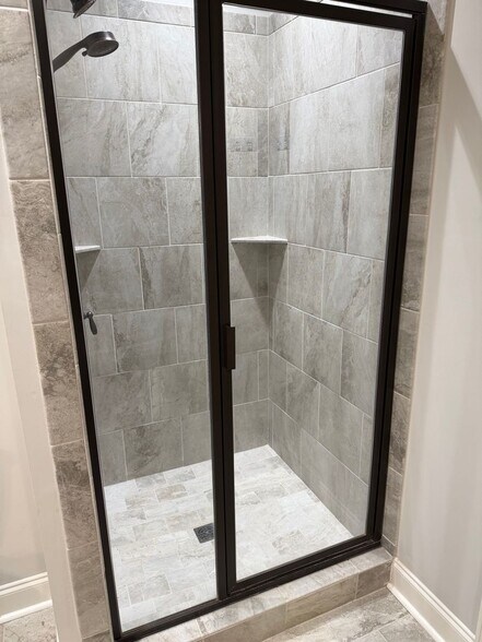 Building Photo - End Unit 3 Bedroom Townhome in Auburn