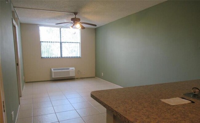 Building Photo - 2401 Riverside Dr