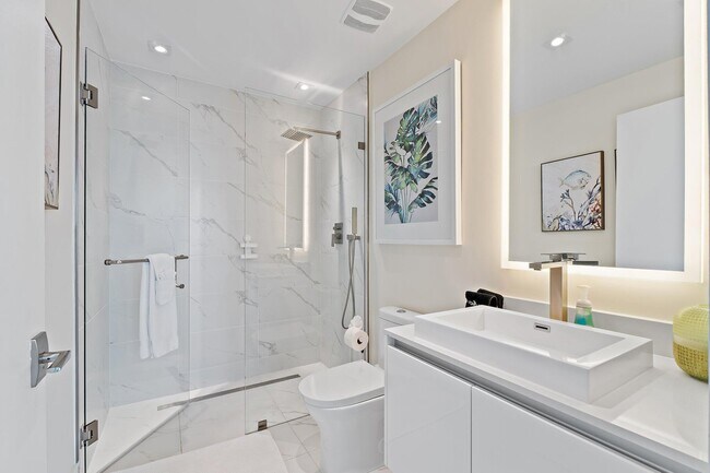 Building Photo - 3100 N Ocean Dr