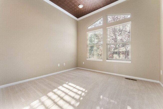 Building Photo - The Hearth of Highlands Ranch - 3bed + off...