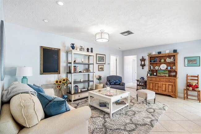 Building Photo - 4510 Bayview Dr