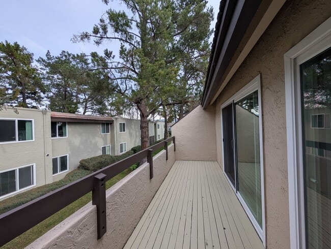 Building Photo - 3 bed / 2 bah Condo. Hardwood floor, forced heat, lots of HOA amenities