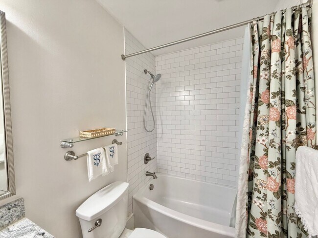 Building Photo - Stunning 3BD, 2BA Raleigh Home with a Fenc...