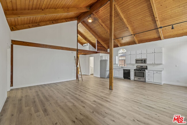 Building Photo - 11149 Hortense St