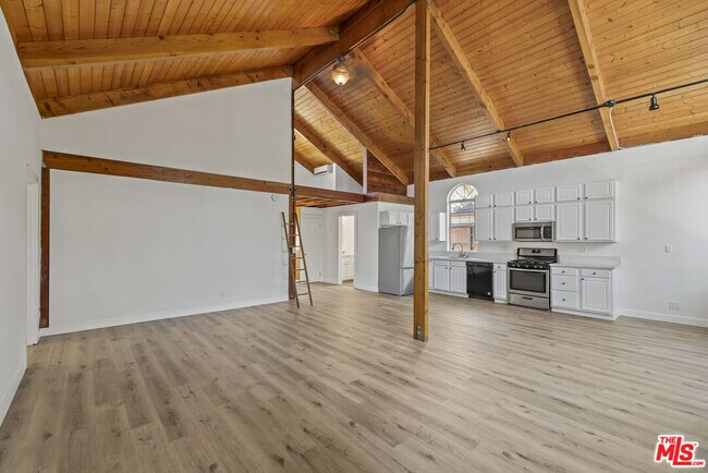 Building Photo - 11151 Hortense St