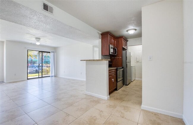 Building Photo - 455 Alt 19