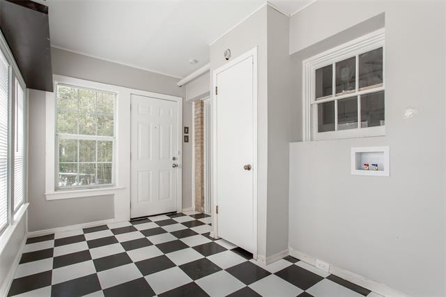 Building Photo - 5918 La Vista Dr