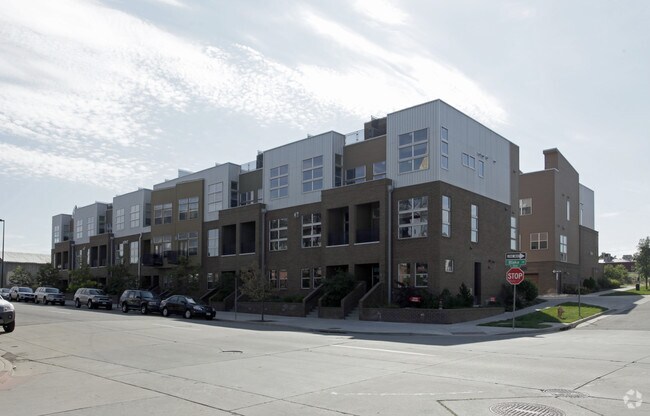 Building Photo - Blake 27