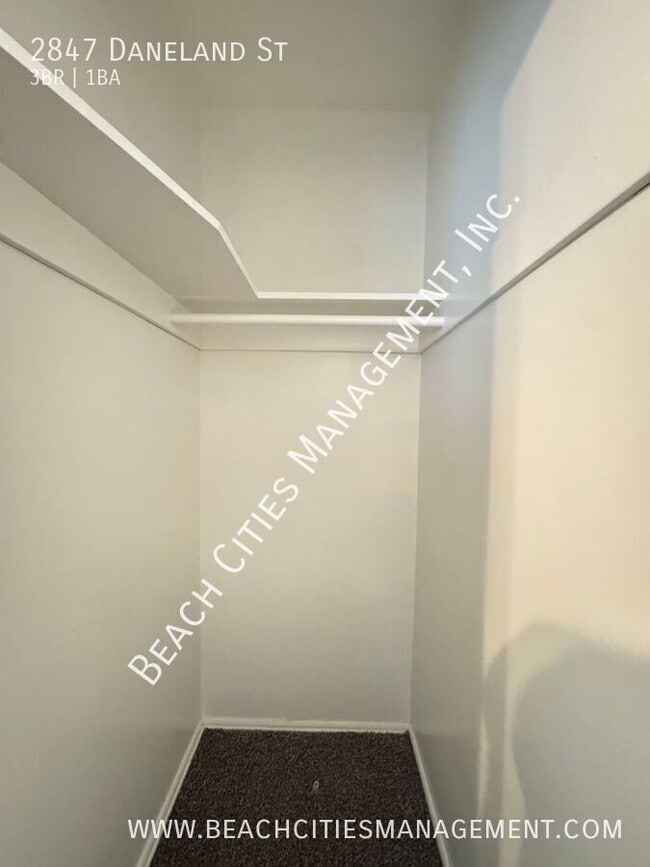 Building Photo - 2847 Daneland St