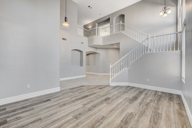 Building Photo - MASSIVE 5 BEDROOM, 2 STORY HOME IN DESIRABLE RHODES RANCH GOLF COURSE COMMUNITY!