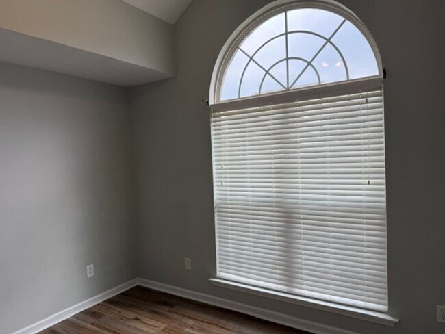 Building Photo - 514 Lory Ln