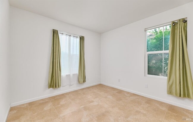 Building Photo - 504 Silver Ridge Dr