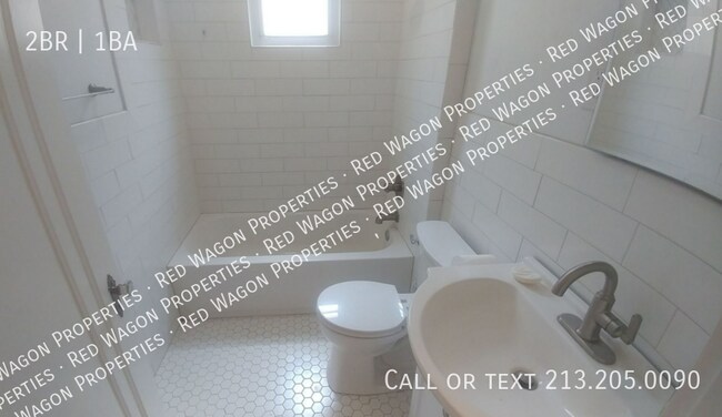 Building Photo - 411 W Mistletoe Ave