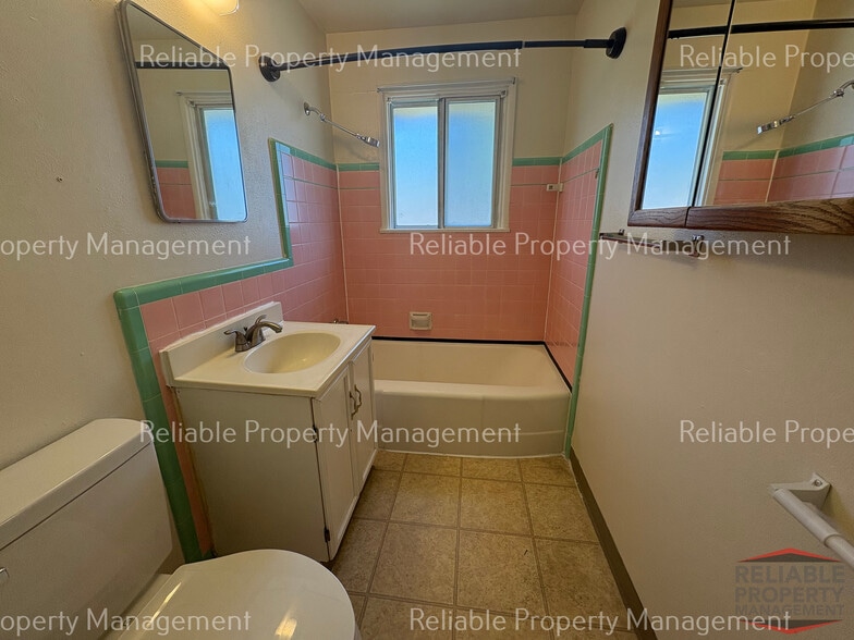 Building Photo - 607 Linden Dr