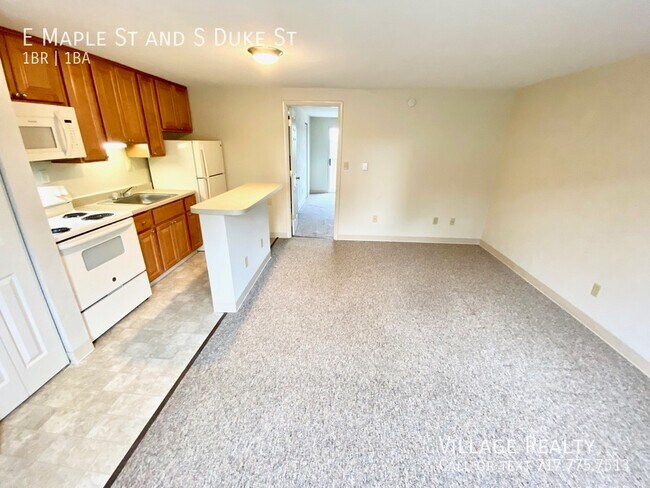 Building Photo - 461 E Maple St