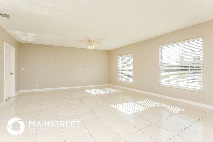 Building Photo - 616 E Bay Cove