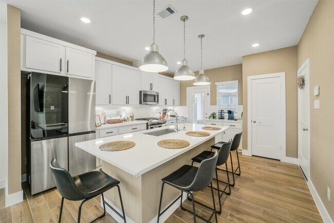 Building Photo - 7834 Swooping Swallow Ln