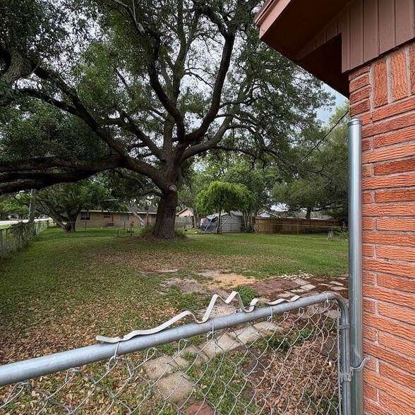 Building Photo - 1301 Stadium Dr