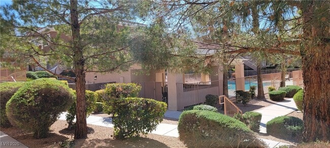 Building Photo - 830 Carnegie St