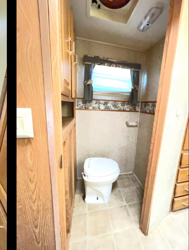 Building Photo - 181 Ada Ave