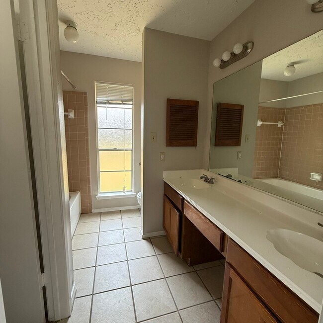 Building Photo - 13611 Splintered Oak Dr