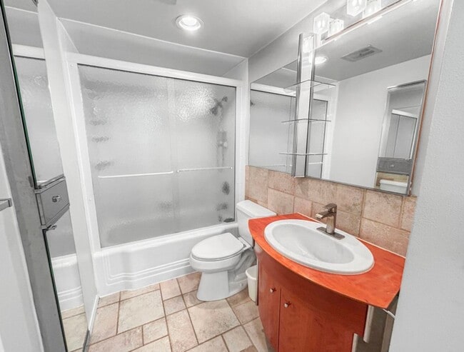 Building Photo - 1Bd/1Ba Kirkland Condo