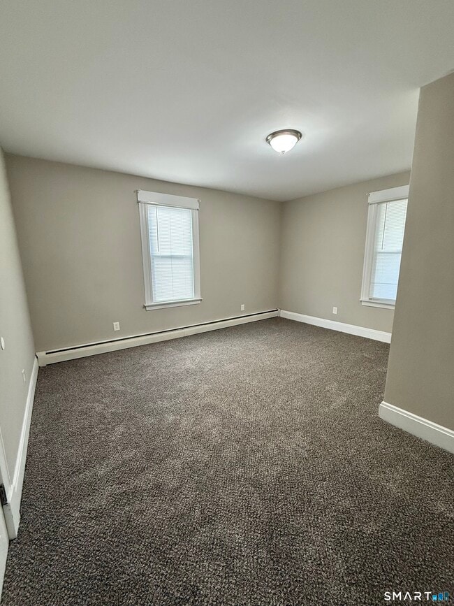 Building Photo - 145 Smith St