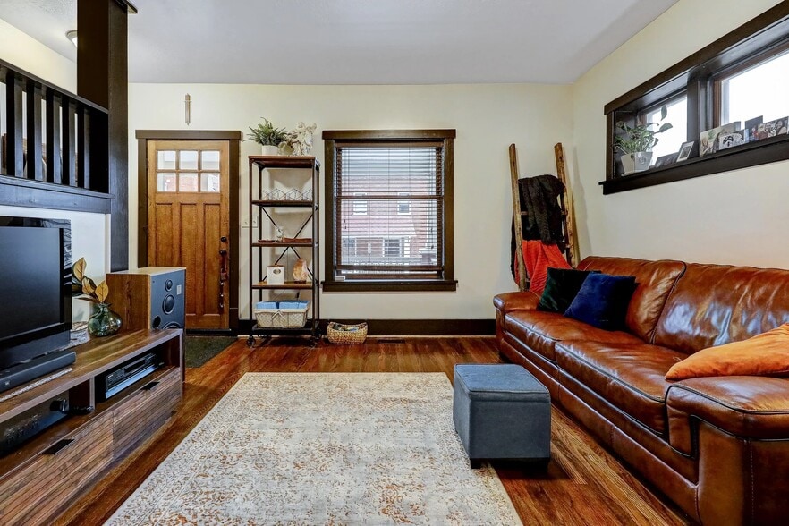 Building Photo - 658 S 26th Ave