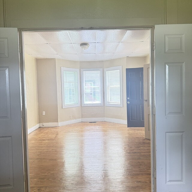 Building Photo - 2 Bedroom Eastside Home