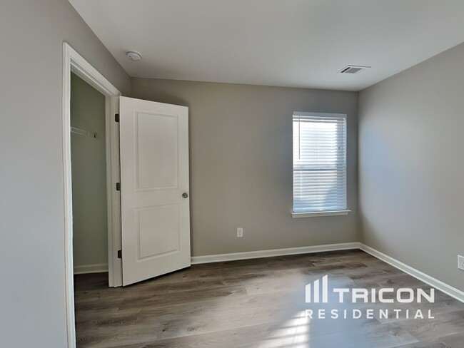 Building Photo - 163 Fern Walk