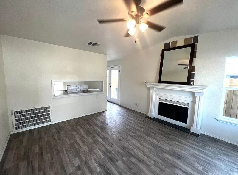 Building Photo - 1403 Churing Dr