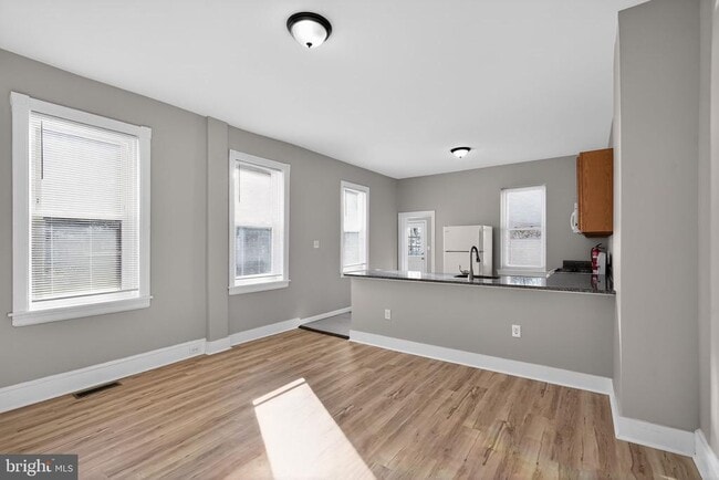 Building Photo - 738 Division St