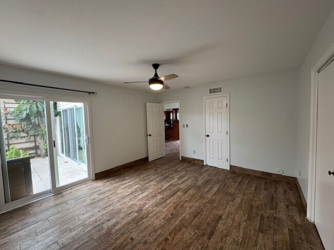 Building Photo - Beautifully Renovated 2-Bedroom Home in Tr...