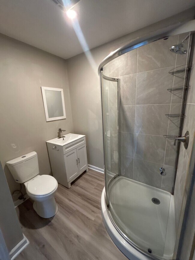 Building Photo - NEW LISTING!!!!!