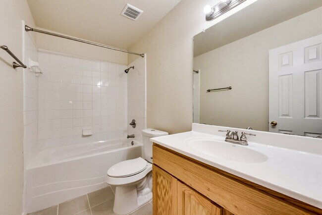 Building Photo - Great 4 bed 2 bathroom 2 story home minute...