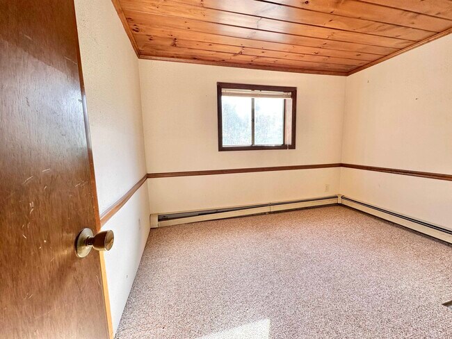 Building Photo - 253 Linderhof Strasse