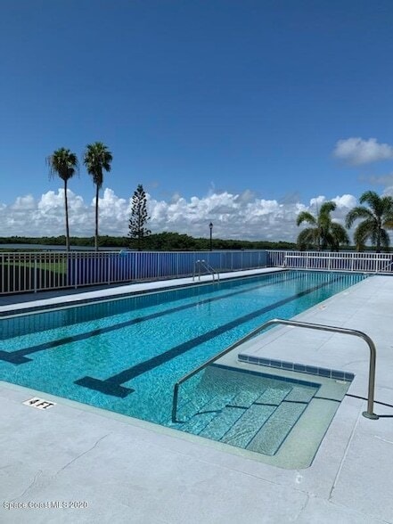 Building Photo - 580 S Brevard Ave