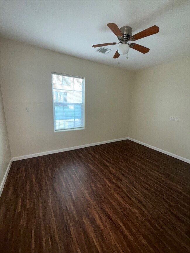 Building Photo - 210 E Homan Ave