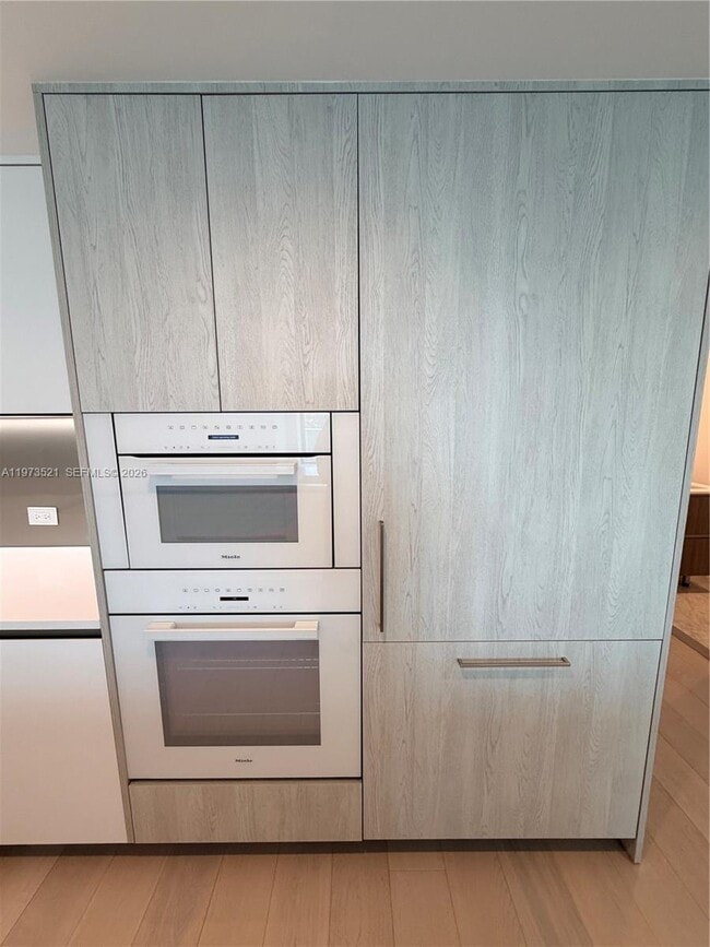 Building Photo - 9201 E Bay Harbor Dr