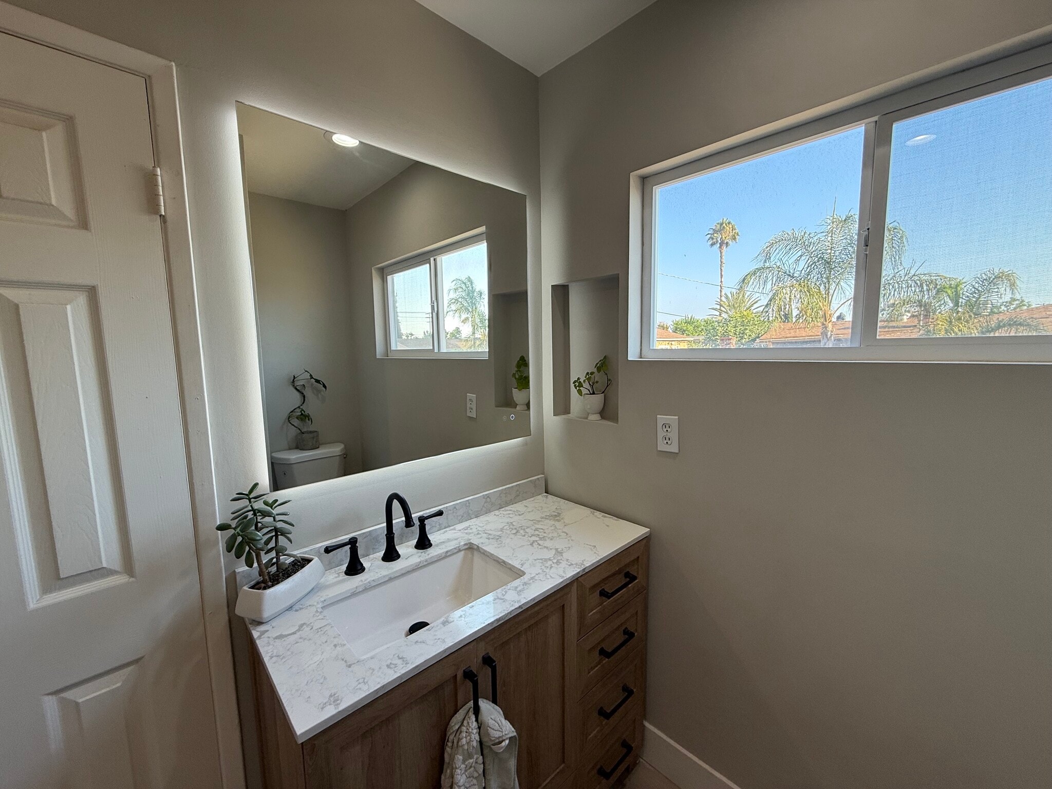 Building Photo - 7700 Alcove Ave