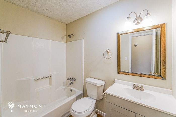 Building Photo - 732 Spring St