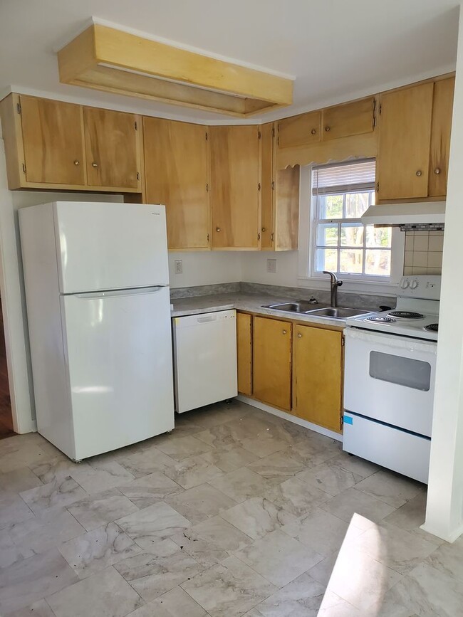 Building Photo - Looking for a cozy newly renovated home in...