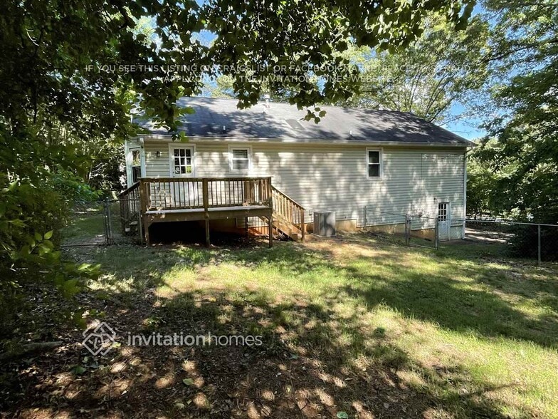 Building Photo - 202 Valley Brook Dr