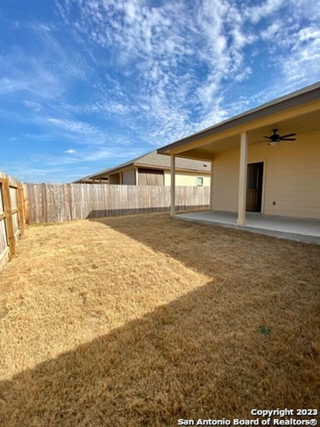 Building Photo - Modern Luxury Duplex in Seguin!