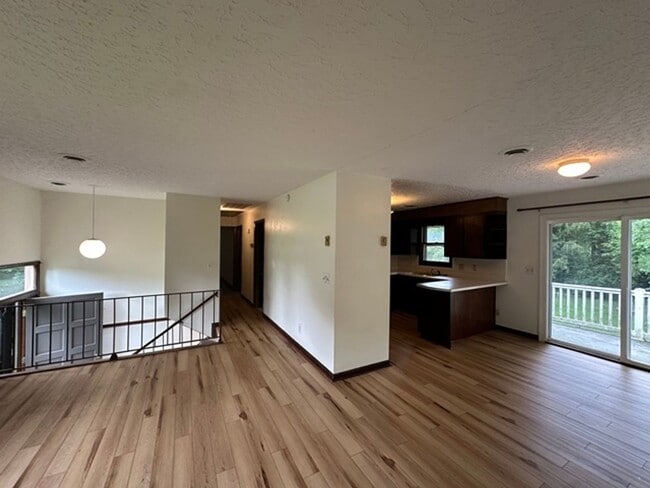 Building Photo - Rare 3BR/3BA Standalone Home Near VT Campus