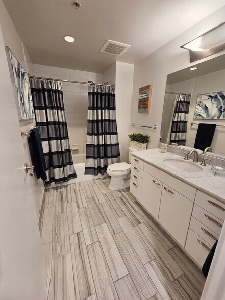 Building Photo - 645 Front St